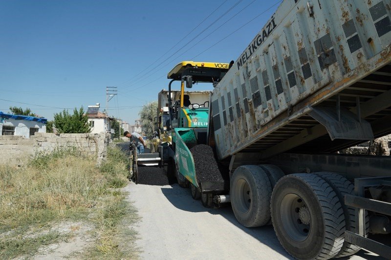 Anbar Mahallesinde 1 Kilometrelik Yol Asfaltlandı