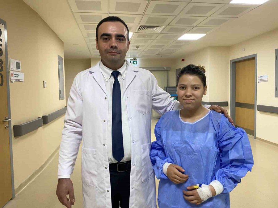 Konya’da 14 Yaşındaki Çocuğun Kamburu Ameliyatla Düzeltildi
