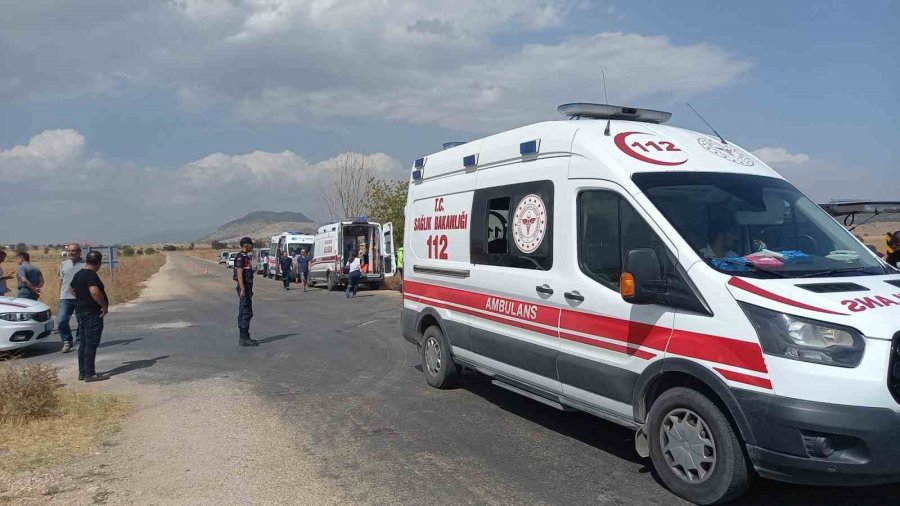 Korkuteli’nde Zincirleme Kaza: 2’si Ağır 6 Yaralı