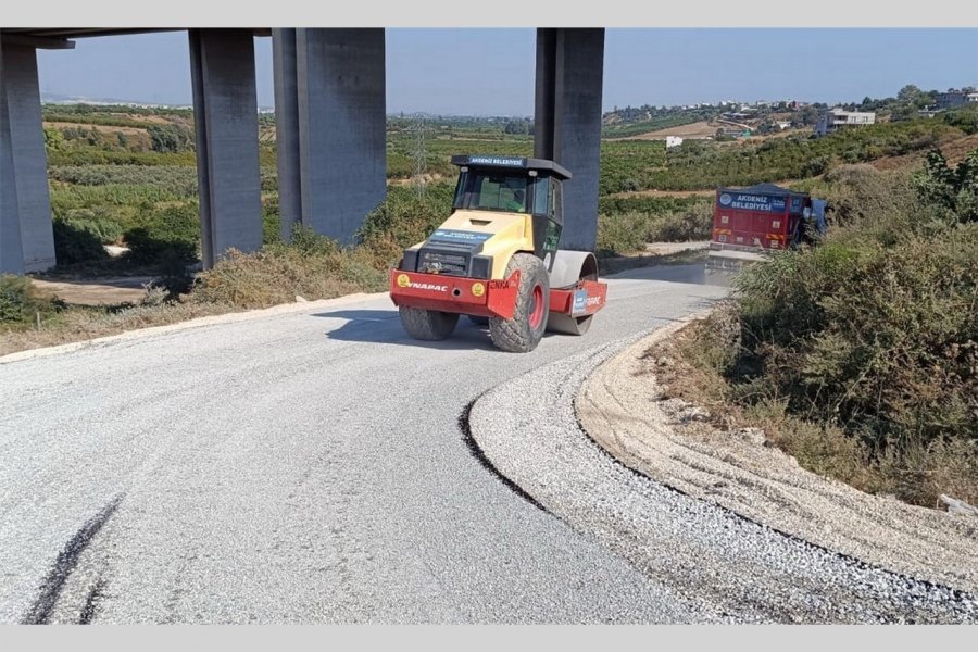 Akdeniz’de Yol Açma, Sathi Kaplama, Kaldırım Yenileme Çalışmaları Sürüyor