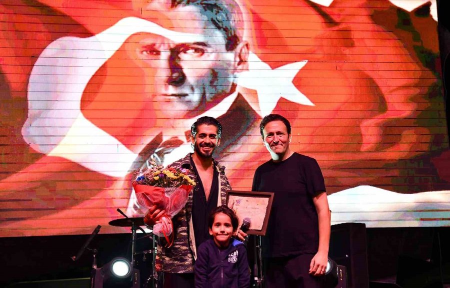 Müzikseverler İmançer İle Keyifli Bir Akşam Geçirdi