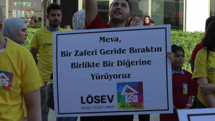 Lösemiyi Atlatan Çocuklardan Tedavi Gören Arkadaşlarına Sürpriz