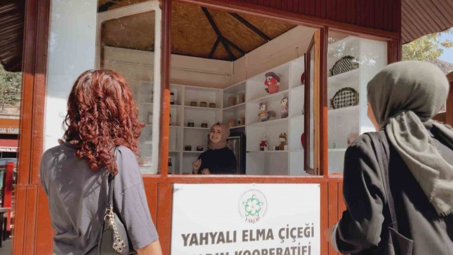Kayseri’de Kadın Kooperatifleri Ürünlerini Satış Ofislerinde Vatandaşlarla Buluşturuyor