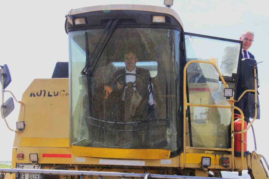 Başkan Altun Ve Kaymakam Gülen’den İhtiyaç Sahipleri İçin Aspir Hasadı