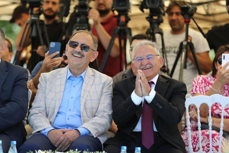 Mehmet Özhaseki İsmi Bulvara Verilecek