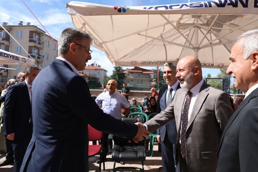 Başkan Çolakbayrakdar, 2023-2024 Eğitim Öğretim Yılının İlk Ders Zilinde Öğrencilerle Bir Araya Geldi