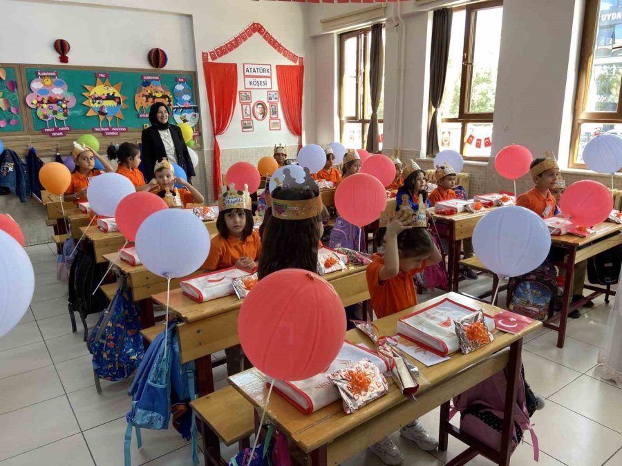 Konya’da Yeni Eğitim Ve Öğretim Yılının İlk Ders Zili Çaldı