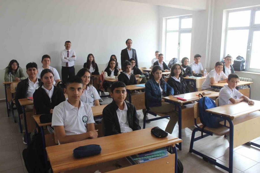 Karapınar’ın İlk Fen Lisesinde Eğitim Başladı