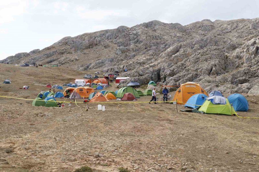 Mide Kanaması Geçiren Abd’li Bilim Adamı 400 Metreye Kadar Çıkartıldı