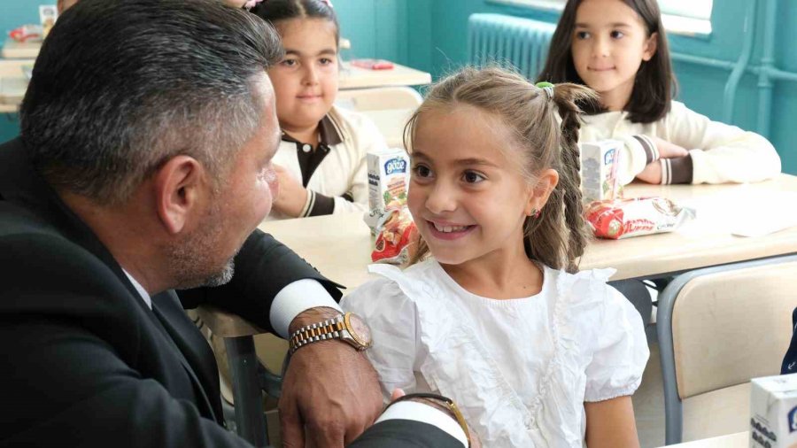 Başkan Yüzügüllü Öğrencileri Ziyaret Etti