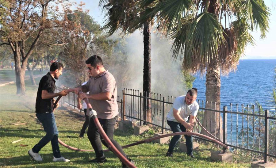 Antalya’da Falezlerde Yangın Paniği