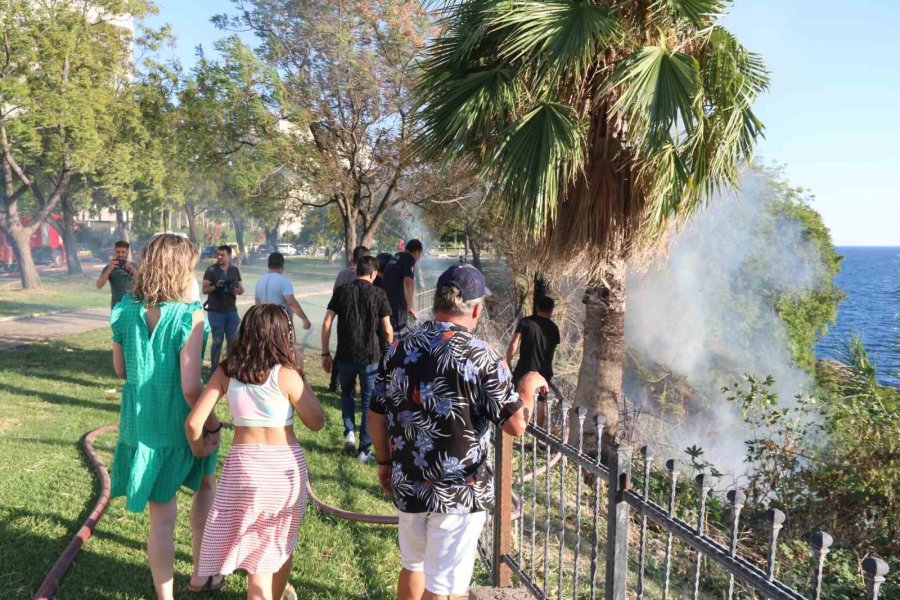 Antalya’da Falezlerde Yangın Paniği