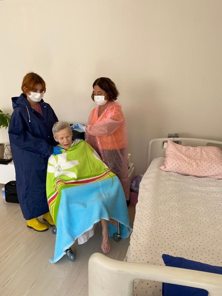 Kemer Belediyesi Hastaların Yanında Olmaya Devam Ediyor