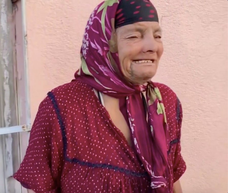 Sokaktan Binbir Emekle Topladıkları Yandı, Gözyaşlarını Tutamadı