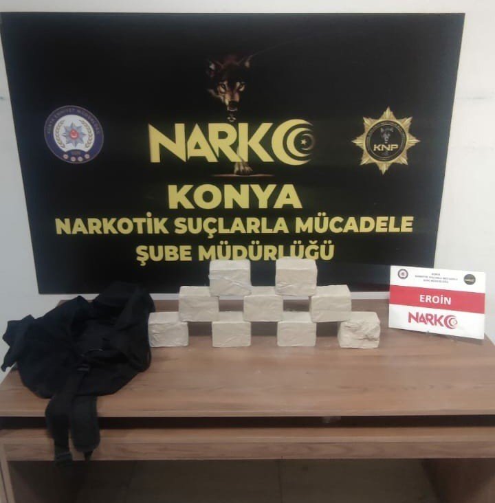 Konya’da Uyuşturucu Tacirlerine Operasyon: 6 Kilo Eroin, Binlerce Hap Ele Geçirildi