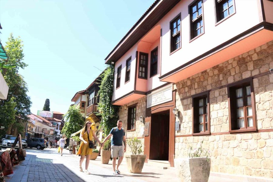 Seçmen Sayısı 594 Olan Tarihi Semti Yılda 3 Milyon Turist Ziyaret Ediyor