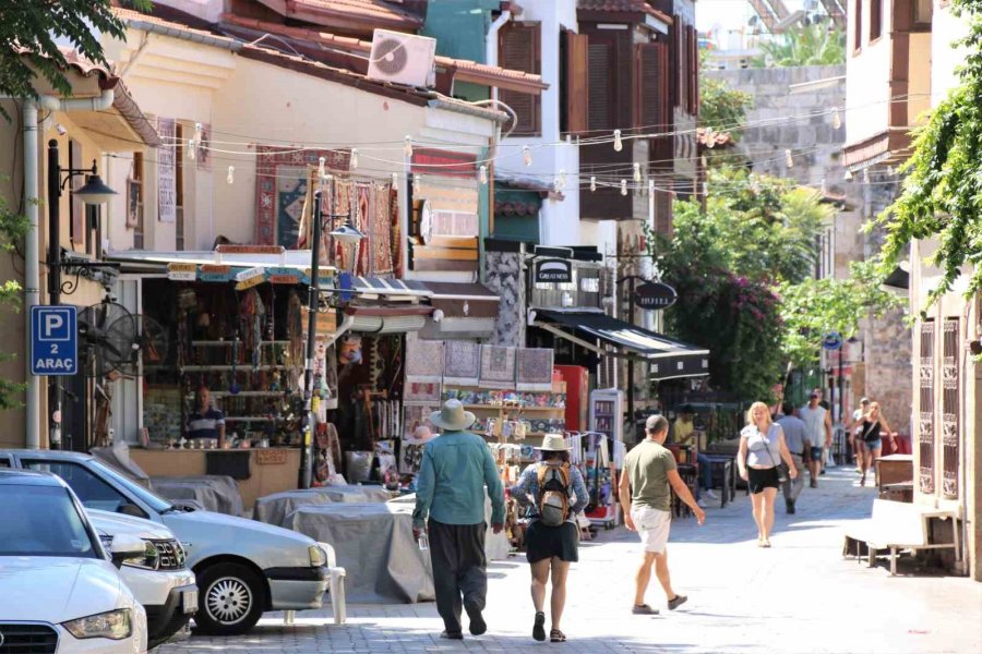 Seçmen Sayısı 594 Olan Tarihi Semti Yılda 3 Milyon Turist Ziyaret Ediyor