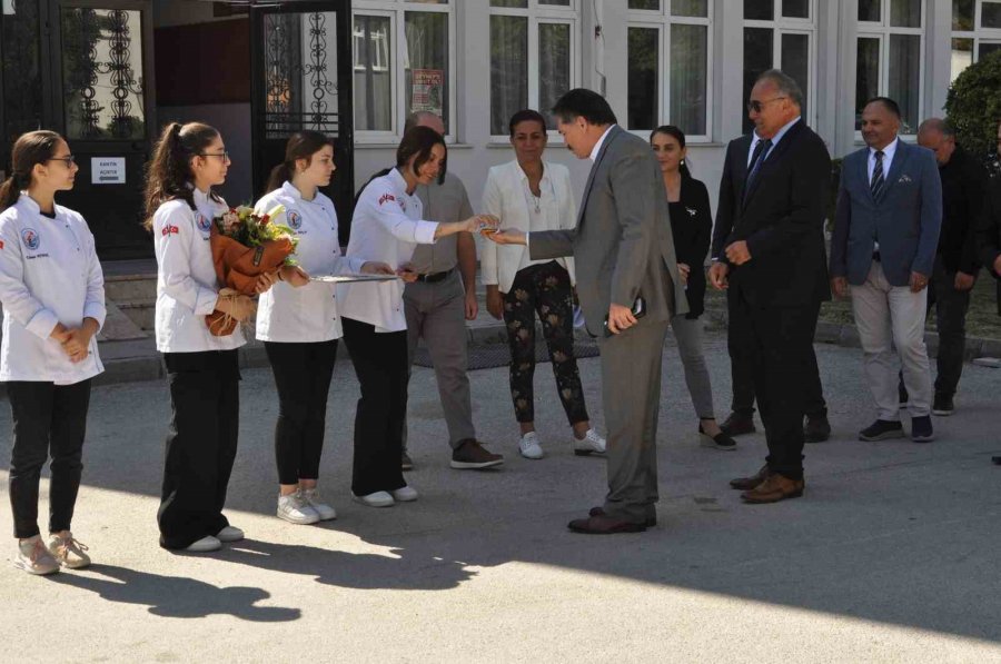 Odunpazarı Kaymakamı Gazi Mesleki Ve Teknik Anadolu Lisesi’ni Ziyaret Etti