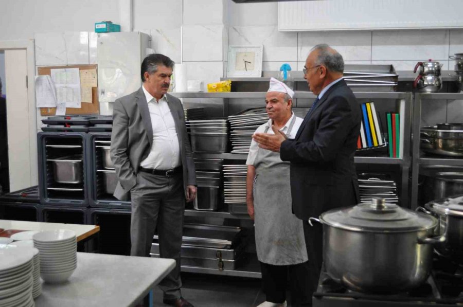 Odunpazarı Kaymakamı Gazi Mesleki Ve Teknik Anadolu Lisesi’ni Ziyaret Etti