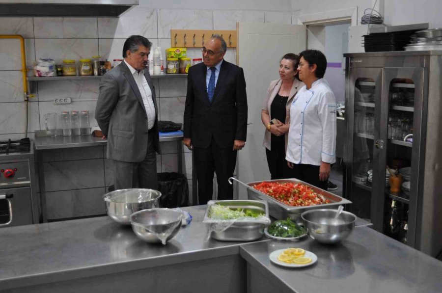 Odunpazarı Kaymakamı Gazi Mesleki Ve Teknik Anadolu Lisesi’ni Ziyaret Etti