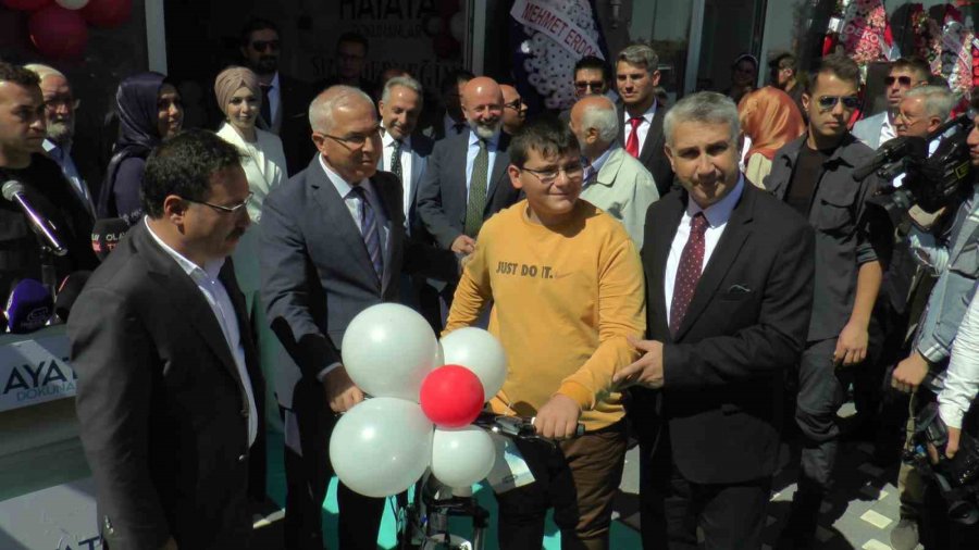 Hayata Dokunanlar Derneği, İhtiyaç Sahiplerinin Yanında