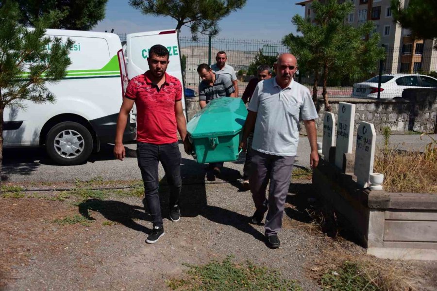Yürekleri Burkan Cenaze: Kemikleri Plastik Kutunun İçerisinde Getirildi