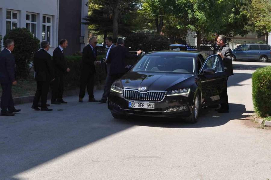 Odunpazarı Kaymakamı Gazi Mesleki Ve Teknik Anadolu Lisesi’ni Ziyaret Etti