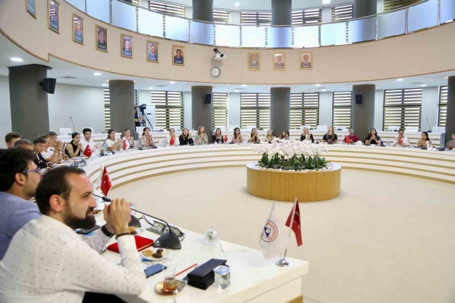 Rektör Prof. Dr. Altun, Erasmus Öğrencileri İle Bir Araya Geldi