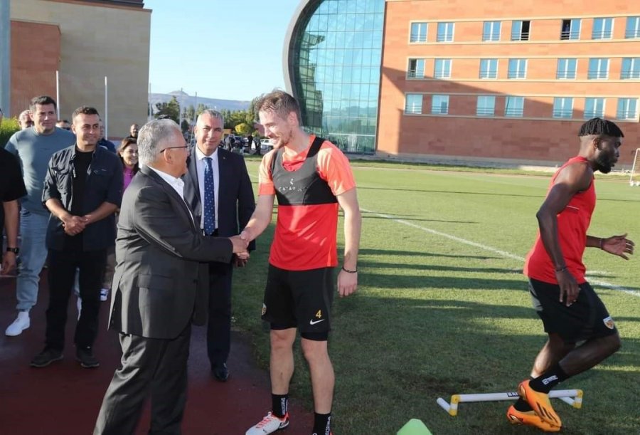 Kayserispor’da Yüzler Gülüyor