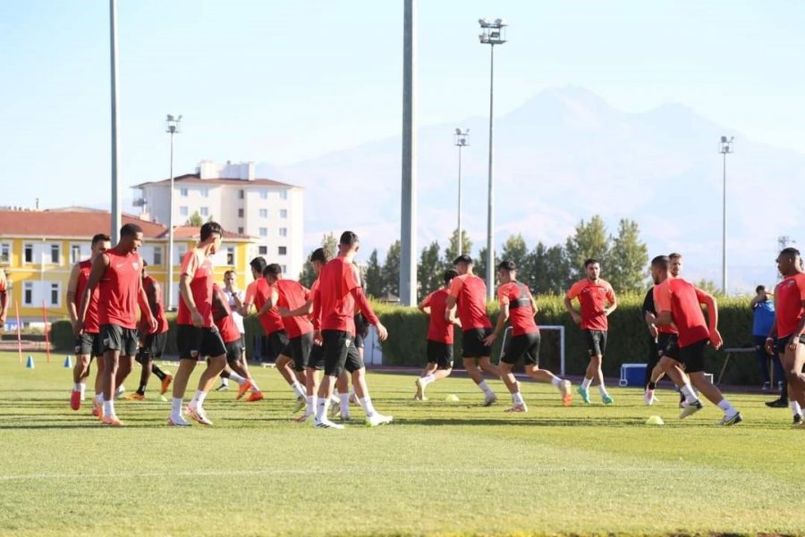 Kayserispor’da Yüzler Gülüyor