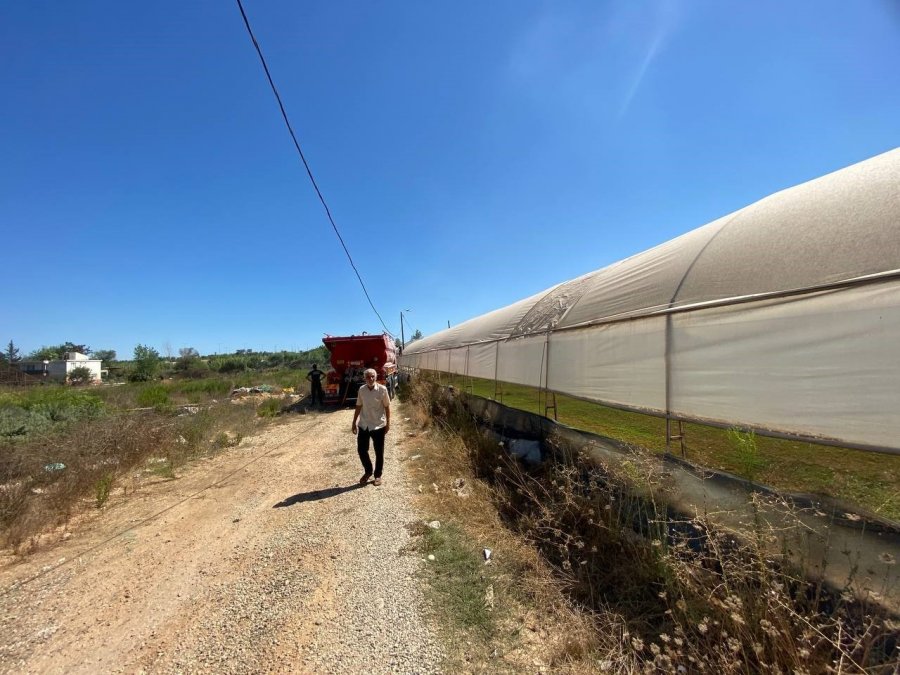 Antalya’da Seralara Yakın Alandaki Yangın Korkuttu