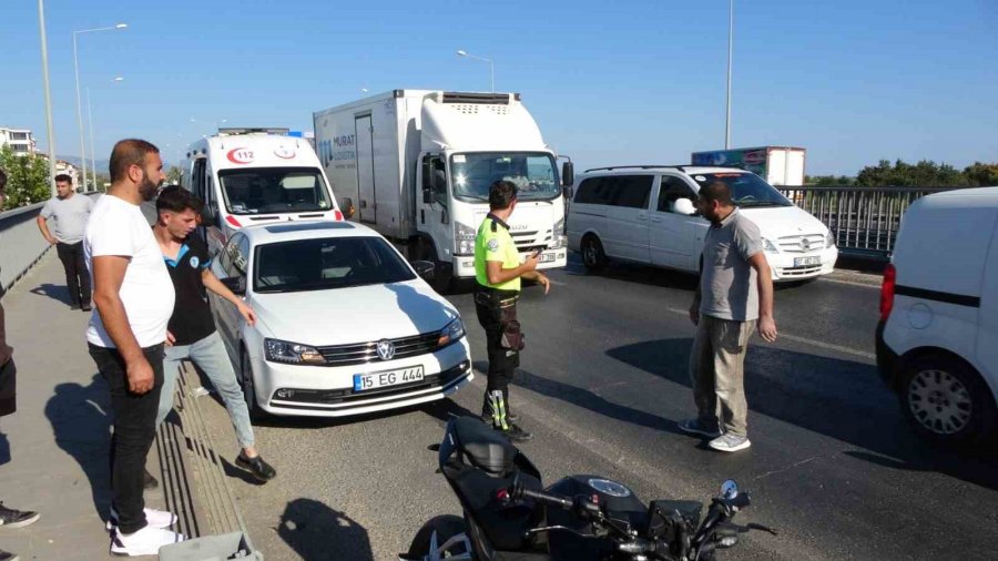 Kamyonete Arkadan Çarpan Motosiklet Sürücüsüne Katlanır Plaka Cezası