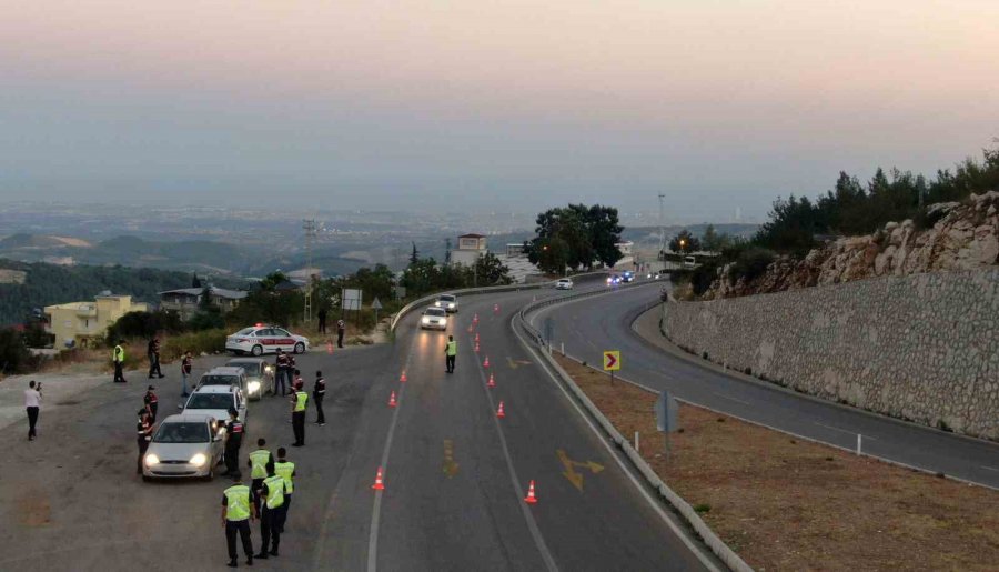 Mersin’de Jandarma Ekiplerinden Dron Destekli Yol Uygulaması Yapıldı