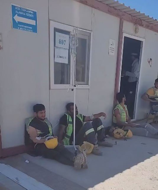 Akkuyu Ngs İşçileri Yemek Yerken Fenalaşıp Sedyeyle Taşındılar