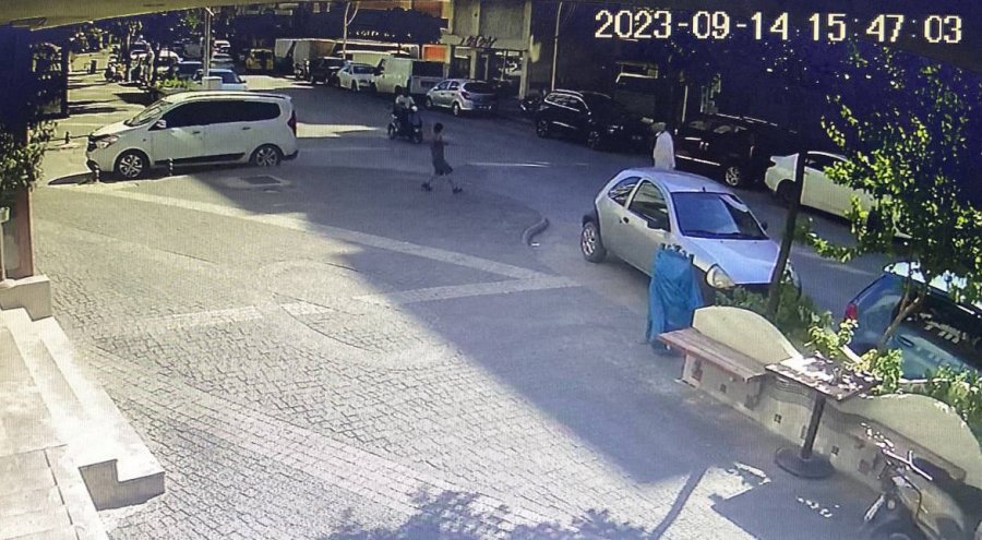 Yola Fırlayan Çocuk Ölümden Döndü