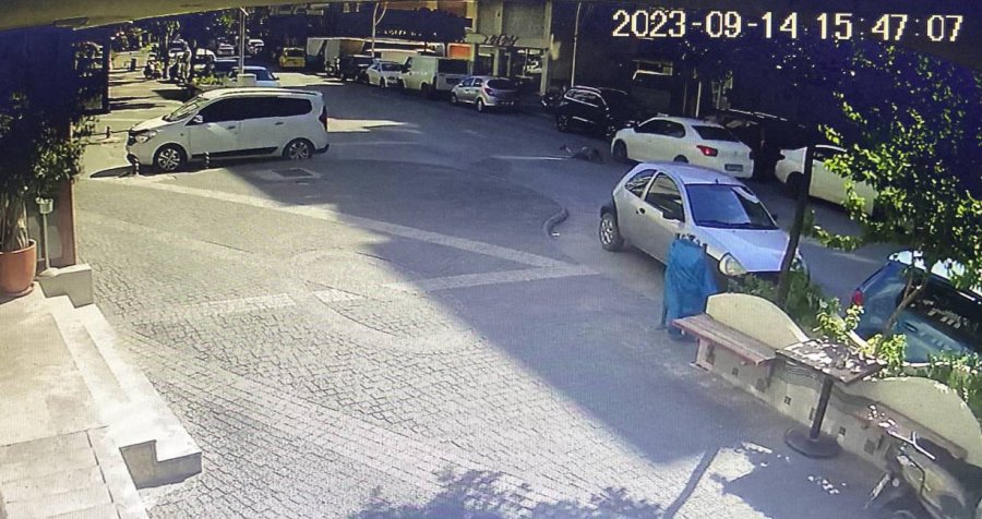 Yola Fırlayan Çocuk Ölümden Döndü