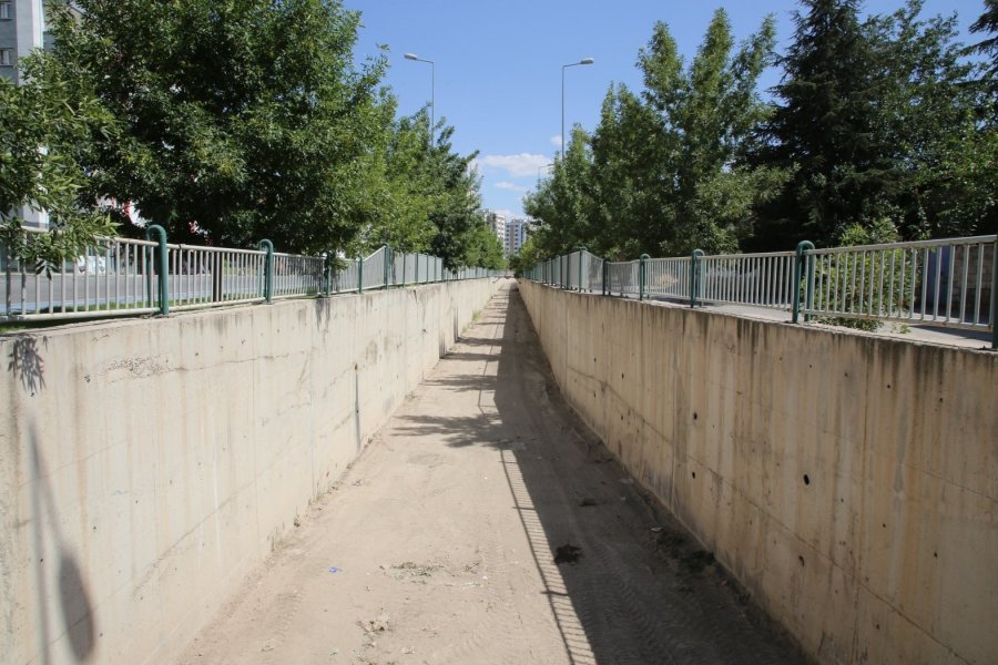 Melikgazi Genelinde Taşkın Suyu Kanallarında Temizlik Yapıldı