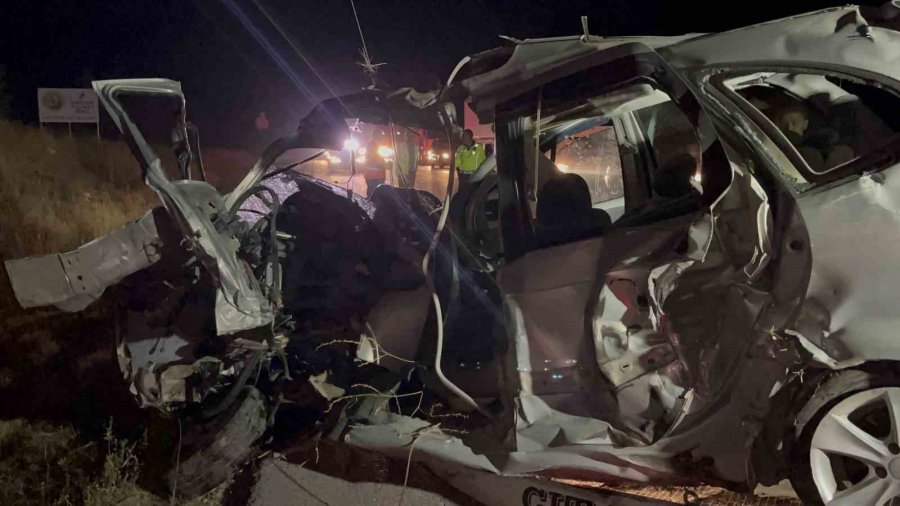 Şarampole Yuvarlanan Otomobil Hurdaya Döndü, Sürücü Hayatını Kaybetti