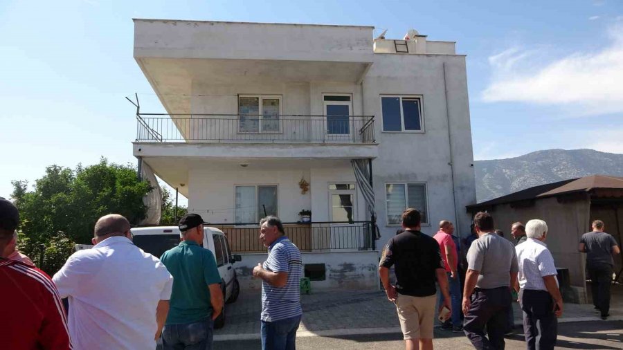 Antalya’da Tartıştığı 2 Çocuk Annesi Eşini Banyoda Av Tüfeği İle Öldürdü
