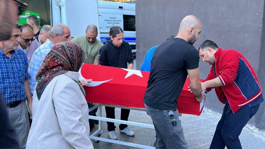 İzmir’de Düşen Helikopterde Can Veren Pilotun Cenazesi Eskişehir’e Ulaştı