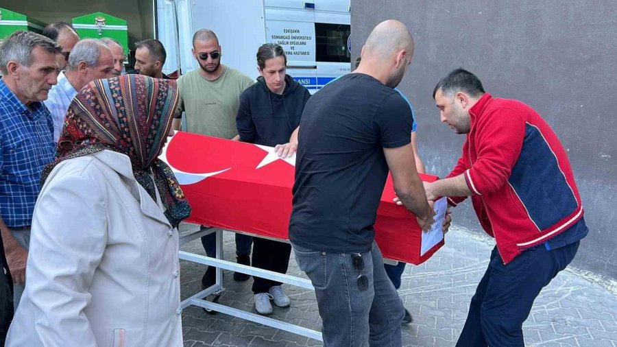 İzmir’de Düşen Helikopterde Can Veren Pilotun Cenazesi Eskişehir’e Ulaştı