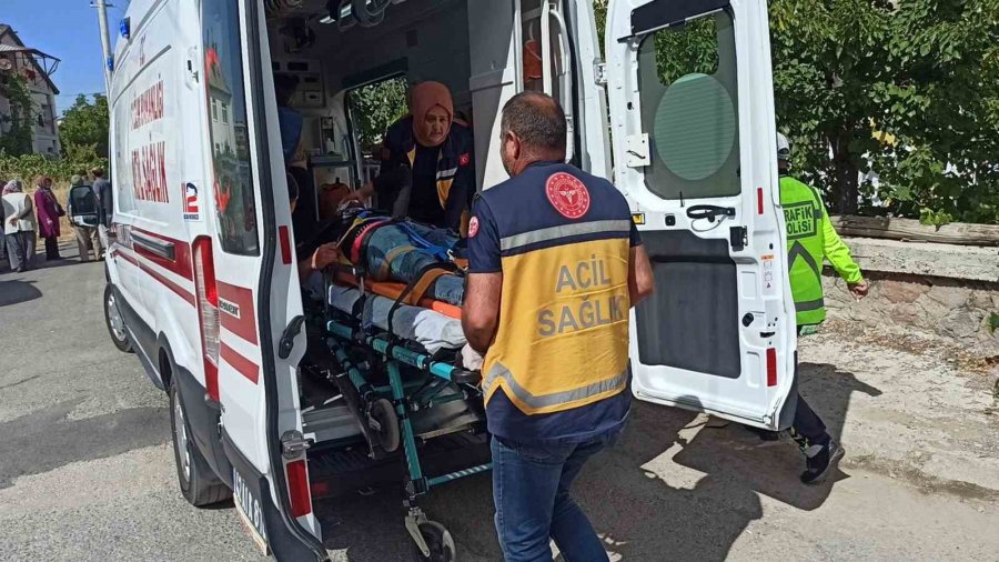 Konya’da Otomobil İle Elektrikli Bisiklet Çarpıştı: 2 Yaralı