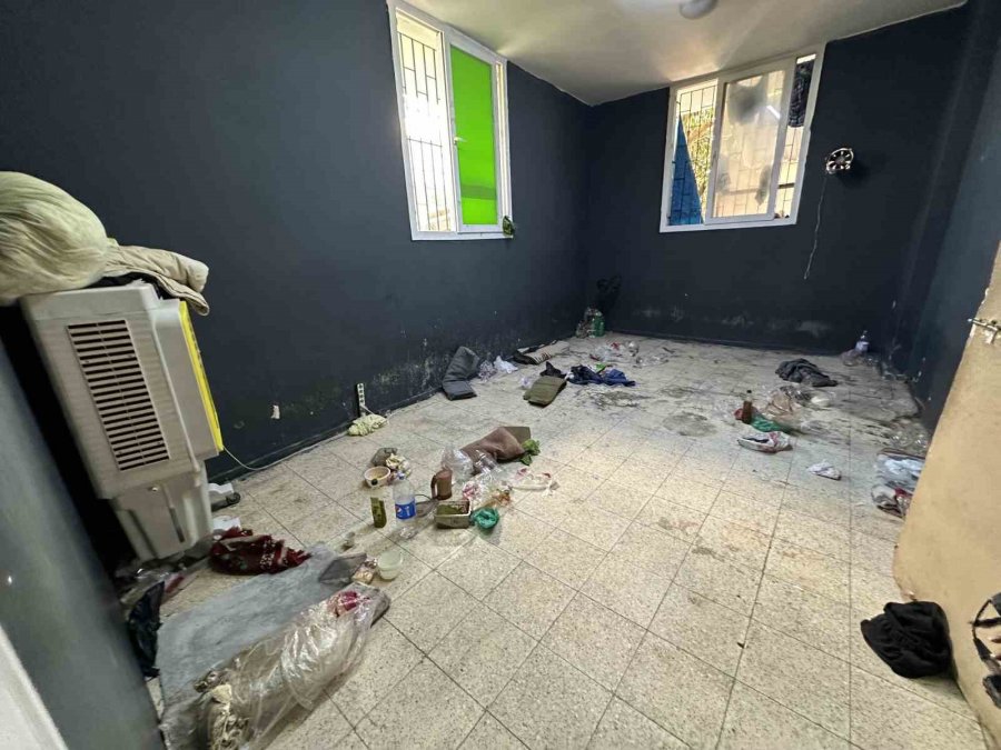 Avrupa’ya Kaçmaya Hazırlanan 31 Kaçak Göçmen Tek Odada Yakalandı