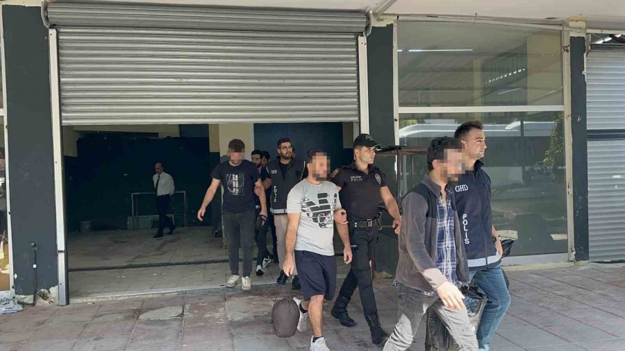 Avrupa’ya Kaçmaya Hazırlanan 31 Kaçak Göçmen Tek Odada Yakalandı