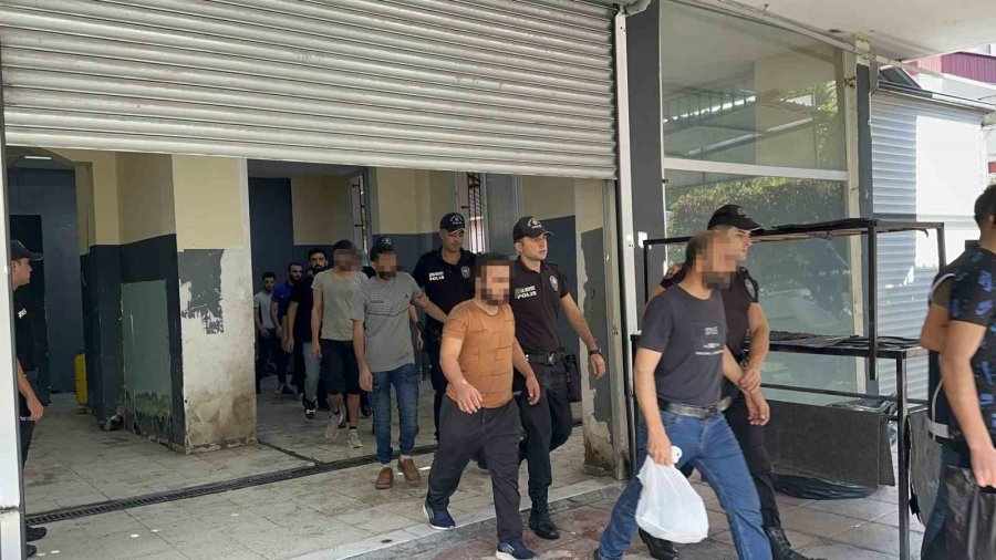 Avrupa’ya Kaçmaya Hazırlanan 31 Kaçak Göçmen Tek Odada Yakalandı