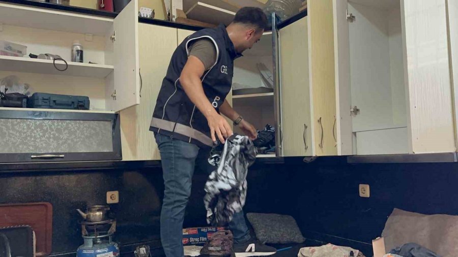 Avrupa’ya Kaçmaya Hazırlanan 31 Kaçak Göçmen Tek Odada Yakalandı