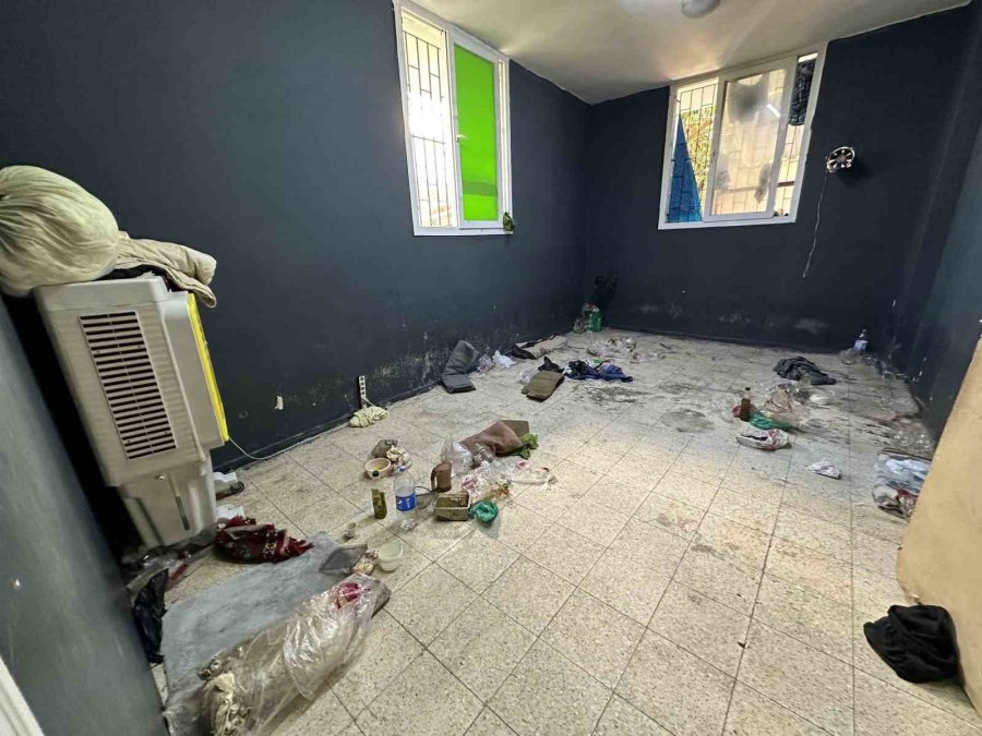 Avrupa’ya Kaçmaya Hazırlanan 31 Kaçak Göçmen Tek Odada Yakalandı