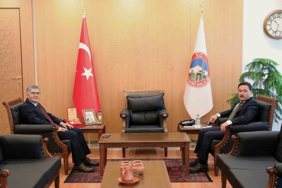 Niğde Valisi Cahit Çelik, Vali Çiçek’i Ziyaret Etti