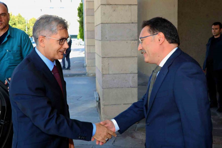 Niğde Valisi Cahit Çelik, Vali Çiçek’i Ziyaret Etti