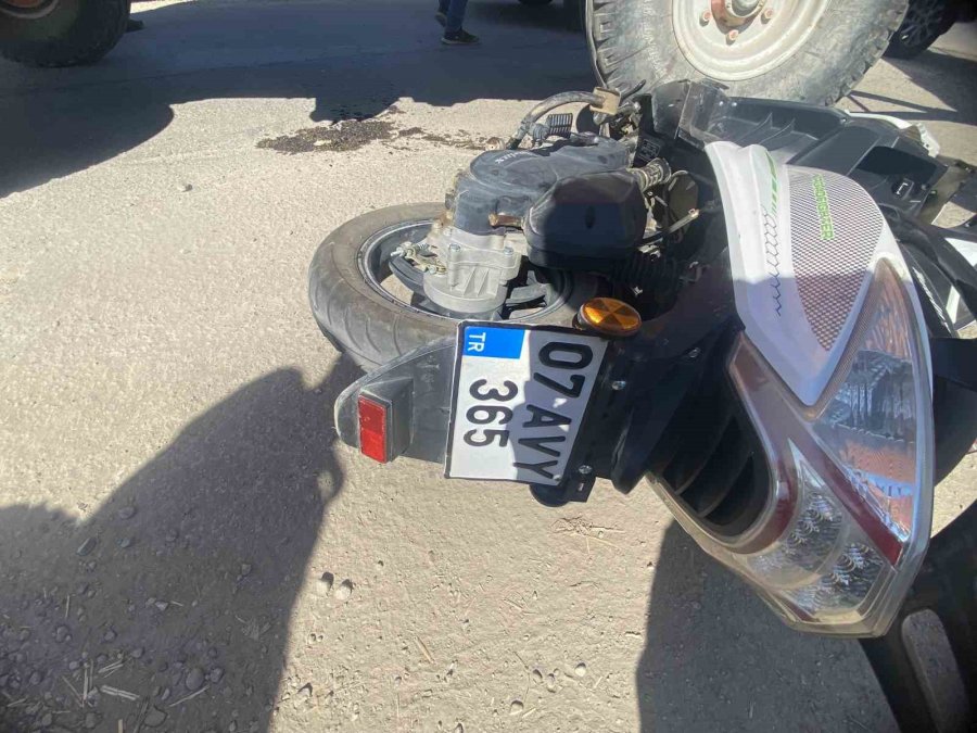 Motosikletli Genç Römorkun Altında Kalarak Yaşamını Yitirdi